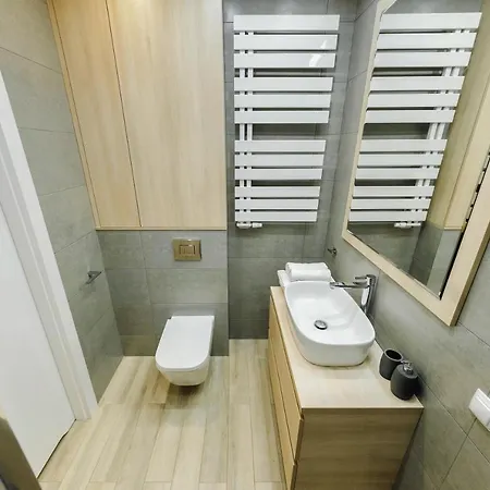 Jana Kazimierza 47 - 2 Rooms, 70m2, Balkon, Parking, Szybkie Wi-fi * Varsavia