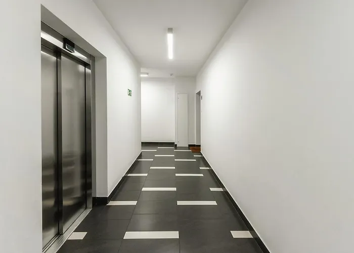 Jana Kazimierza 47 - 2 Rooms, 70m2, Balkon, Parking, Szybkie Wi-fi アパート ワルシャワ