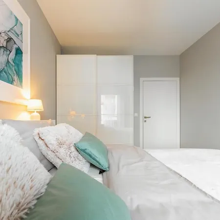 Jana Kazimierza 47 - 2 Rooms, 70m2, Balkon, Parking, Szybkie Wi-fi アパート ワルシャワ